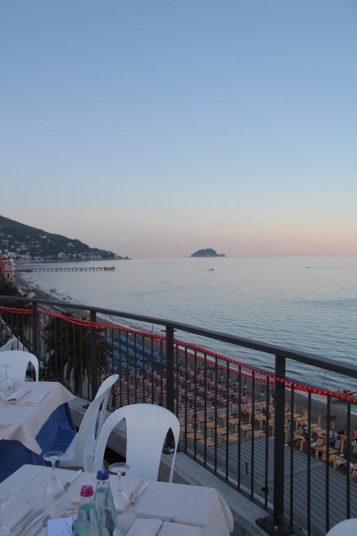 Hotel Bel Sit Alassio Exterior foto